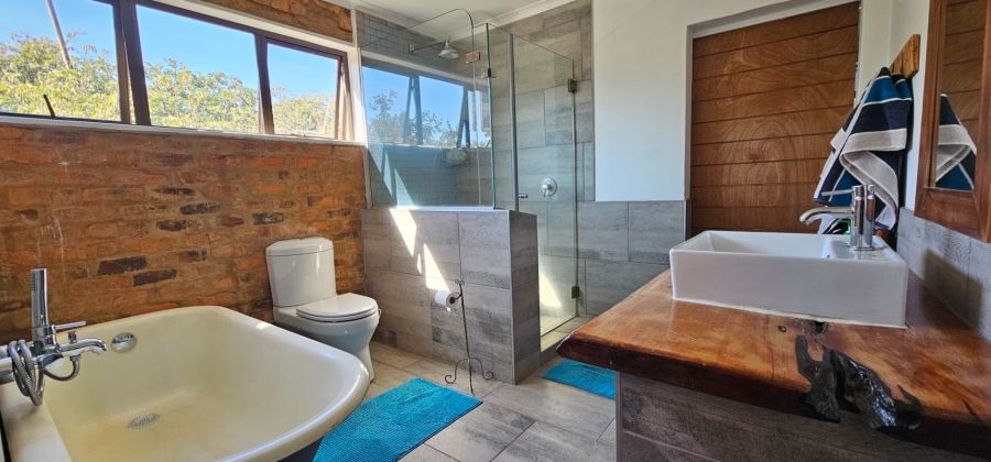 6 Bedroom Property for Sale in Hartbeesfontein North West